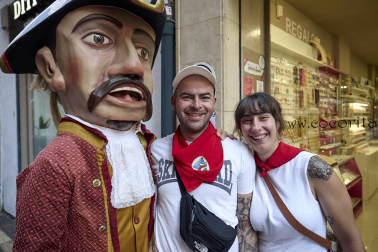 Foto de la despedida de la Comparsa de Gigantes y Cabezudos este 14 de julio de San Fermín 2026.