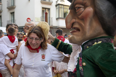 Foto de la despedida de la Comparsa de Gigantes y Cabezudos este 14 de julio de San Fermín 2026.