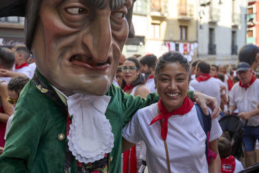 Foto de la despedida de la Comparsa de Gigantes y Cabezudos este 14 de julio de San Fermín 2026.