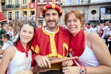 Foto de la despedida de la Comparsa de Gigantes y Cabezudos este 14 de julio de San Fermín 2026.