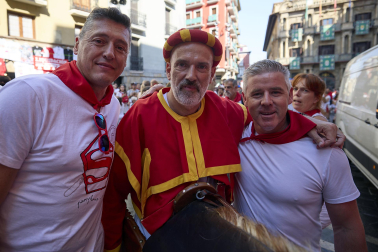 Foto de la despedida de la Comparsa de Gigantes y Cabezudos este 14 de julio de San Fermín 2026.