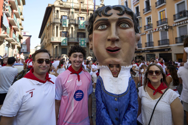 Foto de la despedida de la Comparsa de Gigantes y Cabezudos este 14 de julio de San Fermín 2026.