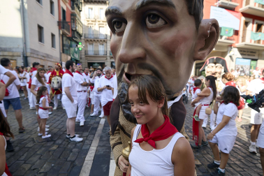 Foto de la despedida de la Comparsa de Gigantes y Cabezudos este 14 de julio de San Fermín 2026.