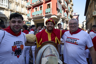 Foto de la despedida de la Comparsa de Gigantes y Cabezudos este 14 de julio de San Fermín 2026.