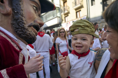 Foto de la despedida de la Comparsa de Gigantes y Cabezudos este 14 de julio de San Fermín 2026.