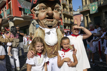 Foto de la despedida de la Comparsa de Gigantes y Cabezudos este 14 de julio de San Fermín 2026.