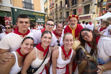 Foto de la despedida de la Comparsa de Gigantes y Cabezudos este 14 de julio de San Fermín 2026.