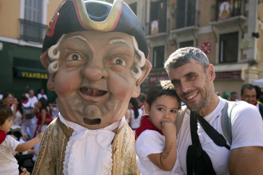 Foto de la despedida de la Comparsa de Gigantes y Cabezudos este 14 de julio de San Fermín 2026.
