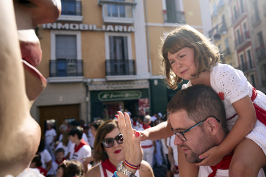 Foto de la despedida de la Comparsa de Gigantes y Cabezudos este 14 de julio de San Fermín 2026.