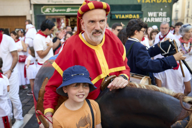 Foto de la despedida de la Comparsa de Gigantes y Cabezudos este 14 de julio de San Fermín 2026.