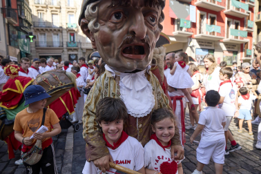Foto de la despedida de la Comparsa de Gigantes y Cabezudos este 14 de julio de San Fermín 2026.