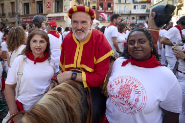 Foto de la despedida de la Comparsa de Gigantes y Cabezudos este 14 de julio de San Fermín 2026.