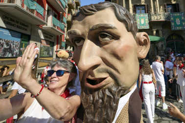 Foto de la despedida de la Comparsa de Gigantes y Cabezudos este 14 de julio de San Fermín 2026.