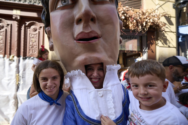 Foto de la despedida de la Comparsa de Gigantes y Cabezudos este 14 de julio de San Fermín 2026.