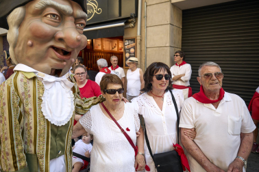 Foto de la despedida de la Comparsa de Gigantes y Cabezudos este 14 de julio de San Fermín 2026.