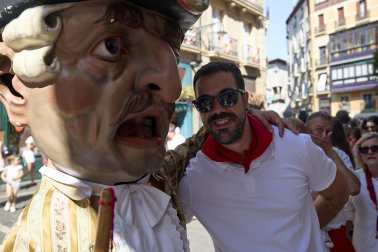 Foto de la despedida de la Comparsa de Gigantes y Cabezudos este 14 de julio de San Fermín 2026.