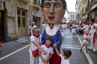 Foto de la despedida de la Comparsa de Gigantes y Cabezudos este 14 de julio de San Fermín 2026.