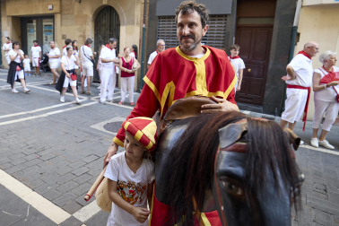 Foto de la despedida de la Comparsa de Gigantes y Cabezudos este 14 de julio de San Fermín 2026.