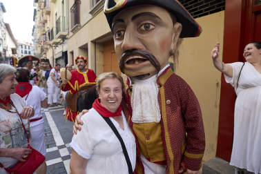 Foto de la despedida de la Comparsa de Gigantes y Cabezudos este 14 de julio de San Fermín 2026.