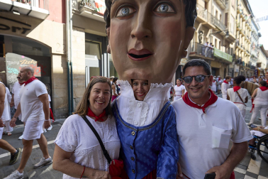 Foto de la despedida de la Comparsa de Gigantes y Cabezudos este 14 de julio de San Fermín 2026.