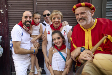 Foto de la despedida de la Comparsa de Gigantes y Cabezudos este 14 de julio de San Fermín 2026.