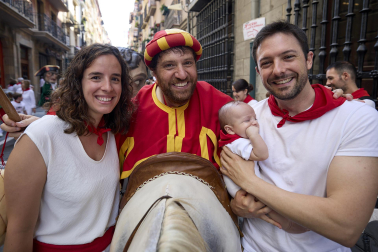 Foto de la despedida de la Comparsa de Gigantes y Cabezudos este 14 de julio de San Fermín 2026.