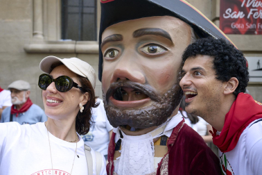 Foto de la despedida de la Comparsa de Gigantes y Cabezudos este 14 de julio de San Fermín 2026.