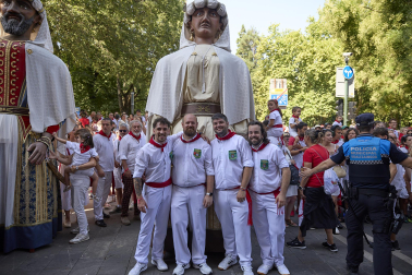 Foto de la despedida de la Comparsa de Gigantes y Cabezudos este 14 de julio de San Fermín 2026.