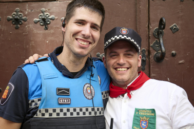 Foto de la despedida de la Comparsa de Gigantes y Cabezudos este 14 de julio de San Fermín 2026.
