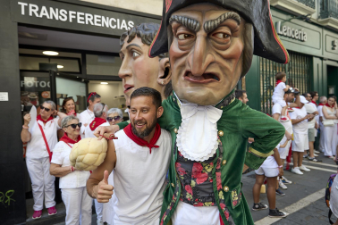 Foto de la despedida de la Comparsa de Gigantes y Cabezudos este 14 de julio de San Fermín 2026.