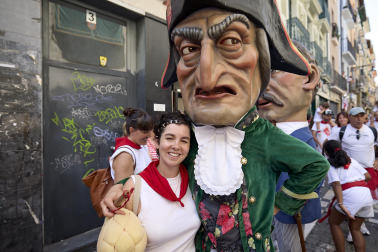Foto de la despedida de la Comparsa de Gigantes y Cabezudos este 14 de julio de San Fermín 2026.