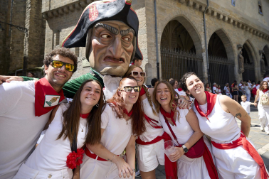 Foto de la despedida de la Comparsa de Gigantes y Cabezudos este 14 de julio de San Fermín 2026.