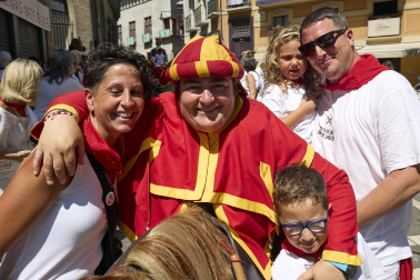 Foto de la despedida de la Comparsa de Gigantes y Cabezudos este 14 de julio de San Fermín 2026.