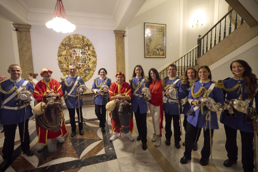 Foto de la despedida de la Comparsa de Gigantes y Cabezudos este 14 de julio de San Fermín 2026.