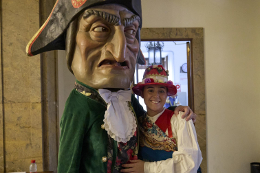 Foto de la despedida de la Comparsa de Gigantes y Cabezudos este 14 de julio de San Fermín 2026.