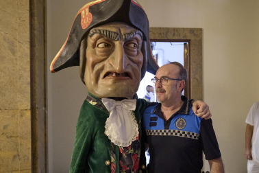 Foto de la despedida de la Comparsa de Gigantes y Cabezudos este 14 de julio de San Fermín 2026.