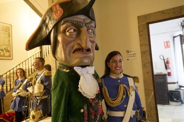 Foto de la despedida de la Comparsa de Gigantes y Cabezudos este 14 de julio de San Fermín 2026.