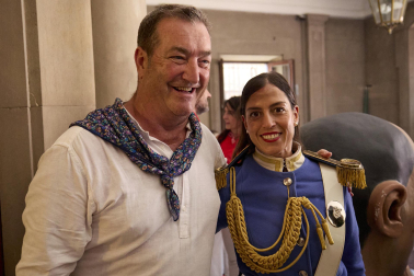 Foto de la despedida de la Comparsa de Gigantes y Cabezudos este 14 de julio de San Fermín 2026.