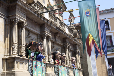 Foto de la despedida de la Comparsa de Gigantes y Cabezudos este 14 de julio de San Fermín 2026.