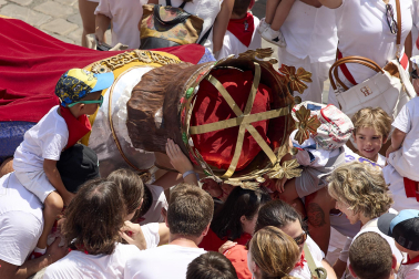 Foto de la despedida de la Comparsa de Gigantes y Cabezudos este 14 de julio de San Fermín 2026.