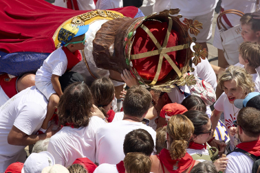Foto de la despedida de la Comparsa de Gigantes y Cabezudos este 14 de julio de San Fermín 2026.