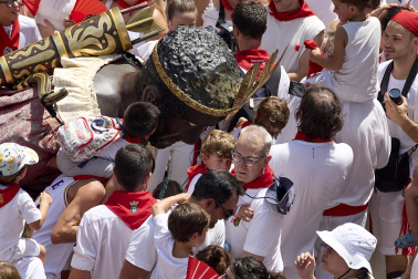 Foto de la despedida de la Comparsa de Gigantes y Cabezudos este 14 de julio de San Fermín 2026.