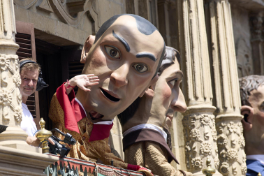 Foto de la despedida de la Comparsa de Gigantes y Cabezudos este 14 de julio de San Fermín 2026.