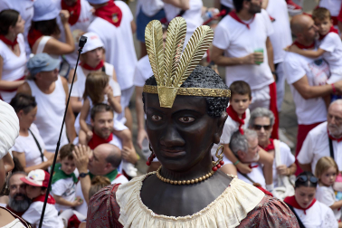 Foto de la despedida de la Comparsa de Gigantes y Cabezudos este 14 de julio de San Fermín 2026.