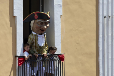Foto de la despedida de la Comparsa de Gigantes y Cabezudos este 14 de julio de San Fermín 2026.