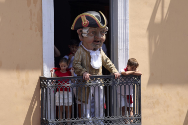 Foto de la despedida de la Comparsa de Gigantes y Cabezudos este 14 de julio de San Fermín 2026.