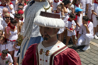 Foto de la despedida de la Comparsa de Gigantes y Cabezudos este 14 de julio de San Fermín 2026.