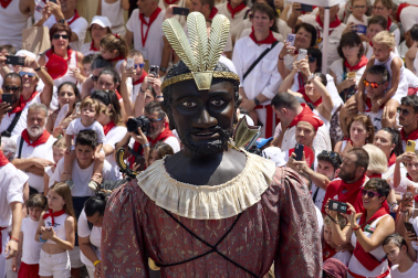 Foto de la despedida de la Comparsa de Gigantes y Cabezudos este 14 de julio de San Fermín 2026.