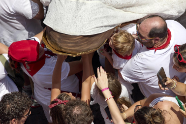 Foto de la despedida de la Comparsa de Gigantes y Cabezudos este 14 de julio de San Fermín 2026.