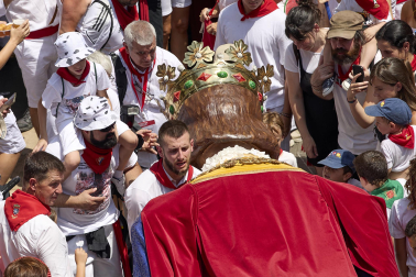 Foto de la despedida de la Comparsa de Gigantes y Cabezudos este 14 de julio de San Fermín 2026.